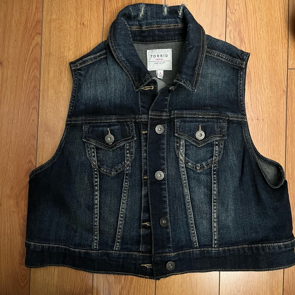 NEW Torrid Women’s Indigo Denim cropped vest
